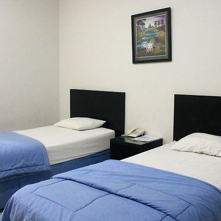 Carica Homestay Surabaja Zewnętrze zdjęcie